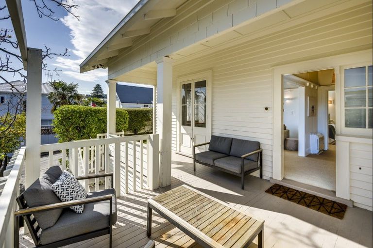 Photo of property in 18 Gladstone Road, Bluff Hill, Napier, 4110