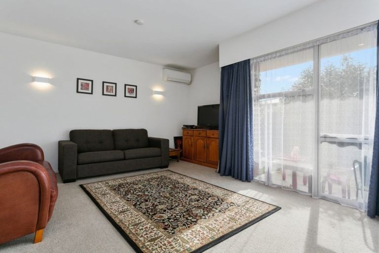 Photo of property in 5a Clare Street, Cambridge, 3434