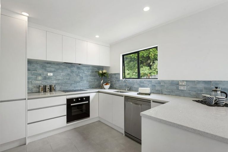 Photo of property in 2/26 Blenheim Street, Glenfield, Auckland, 0629