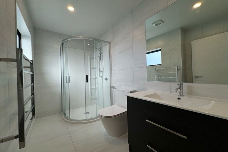 Photo of property in 40c Knightsbridge Drive, Forrest Hill, Auckland, 0620