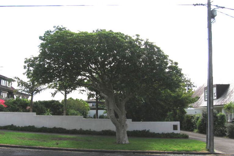 Photo of property in 1/24 Saltburn Road, Milford, Auckland, 0620