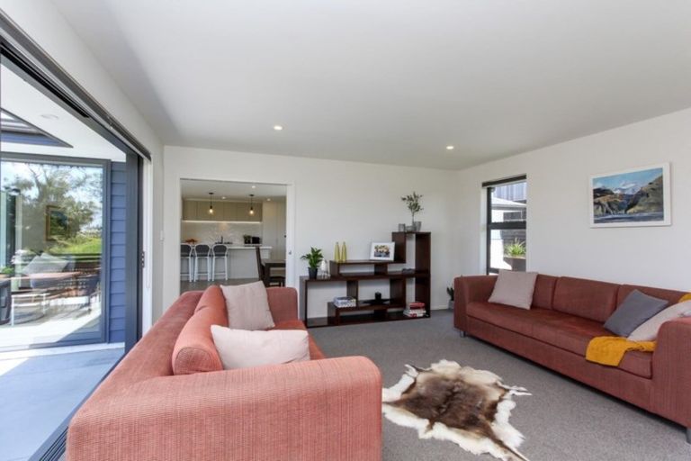 Photo of property in 2 Western Rise, Hurworth, New Plymouth, 4310