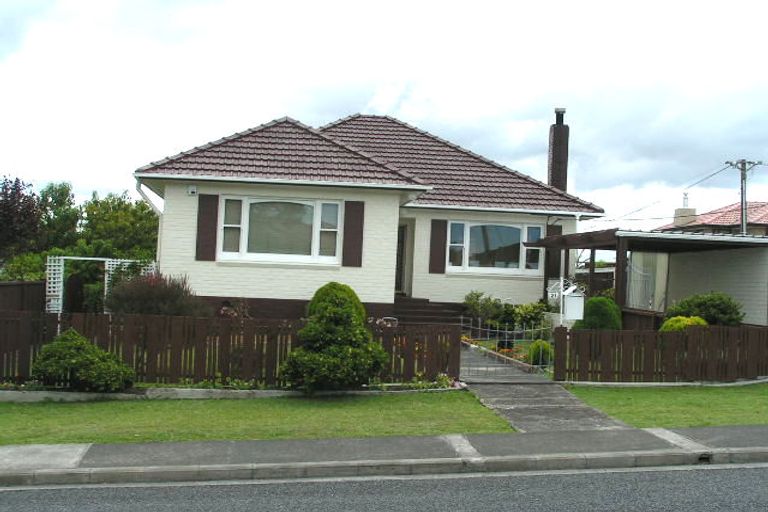 Photo of property in 1/21 Eversleigh Road, Belmont, Auckland, 0622
