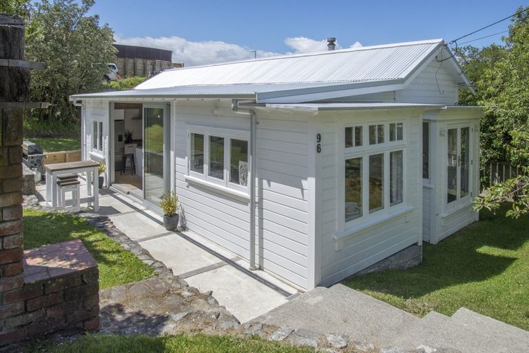 Photo of property in 96 Maupuia Road, Maupuia, Wellington, 6022