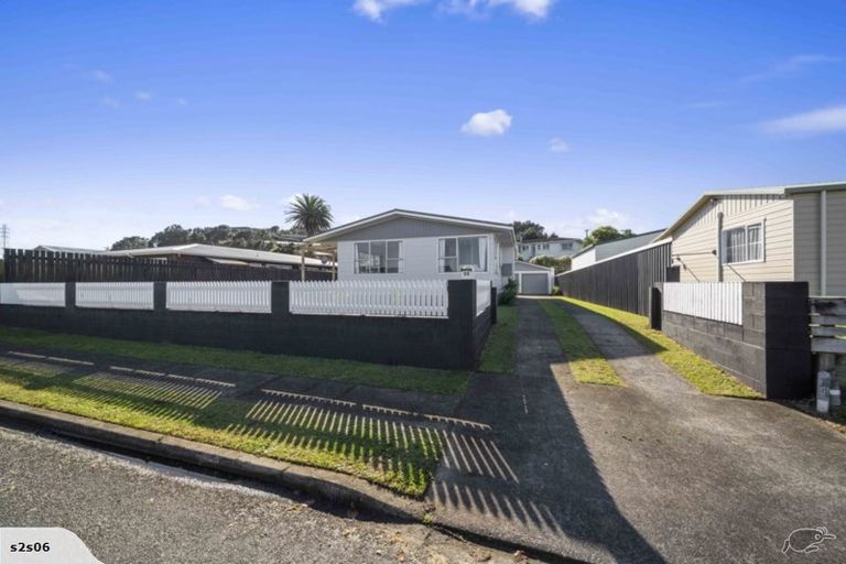 Photo of property in 10 Naumai Place, Spotswood, New Plymouth, 4310