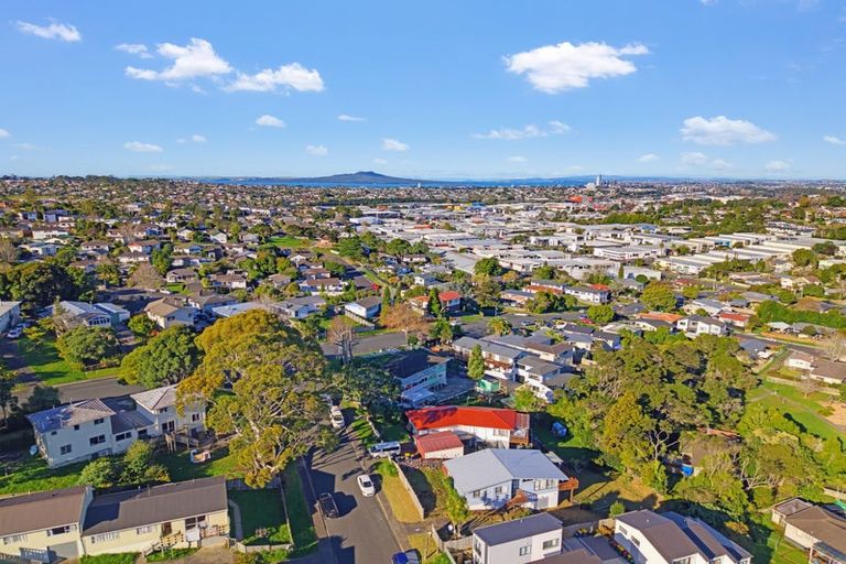 Photo of property in 6 Jenanne Place, Totara Vale, Auckland, 0629