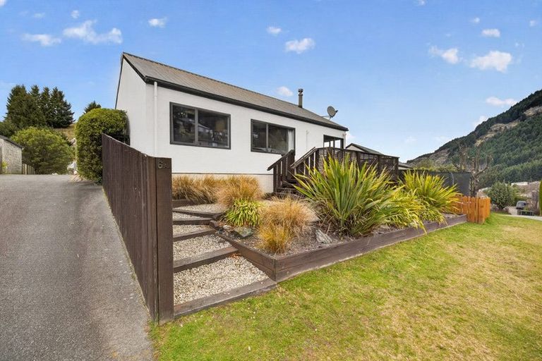 Photo of property in 6a Watts Road, Fernhill, Queenstown, 9300