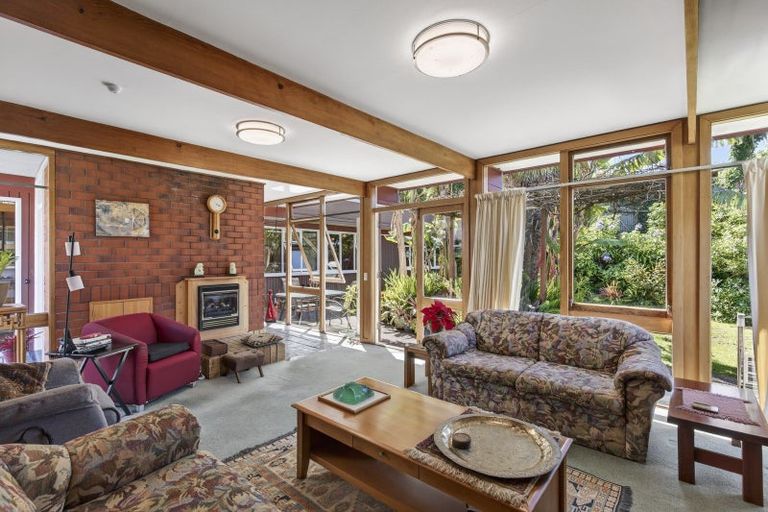 Photo of property in 9 Whitby Place, Westown, New Plymouth, 4310