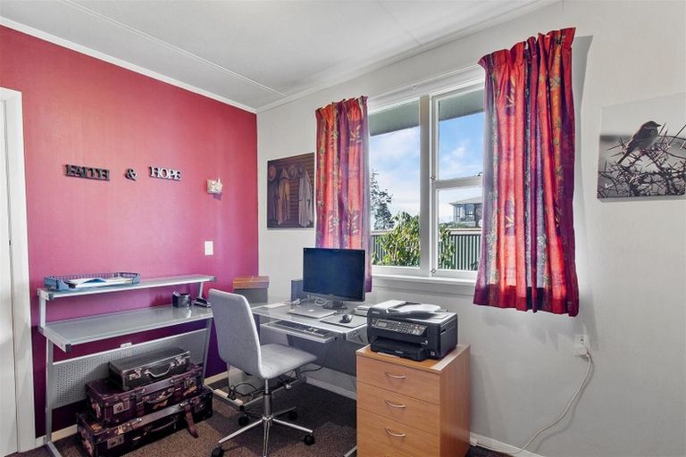 Photo of property in 1 Bond Street, Waimate, 7924