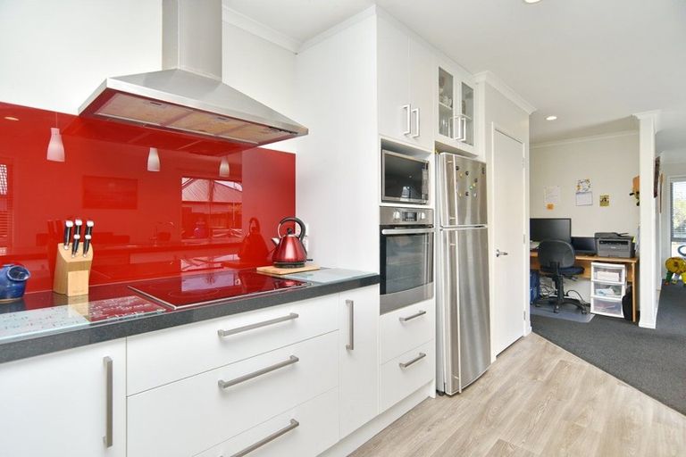 Photo of property in 34 Puhara Avenue, Parklands, Christchurch, 8083