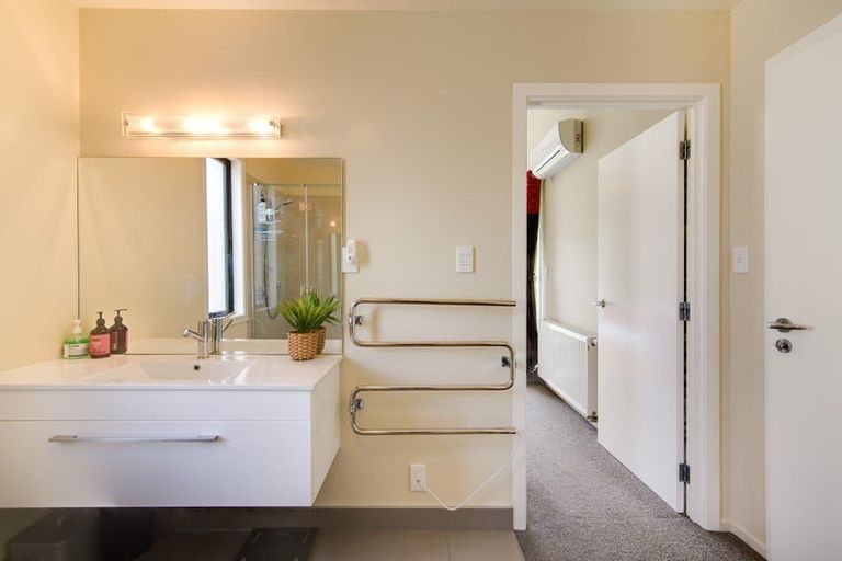 Photo of property in 33 Benmore Place, Glenorchy, 9372