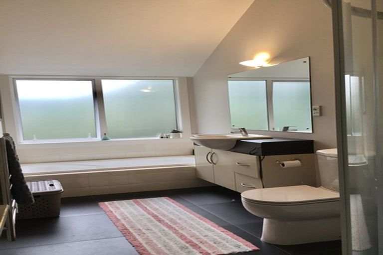 Photo of property in 21 Woodfern Crescent, Titirangi, Auckland, 0604