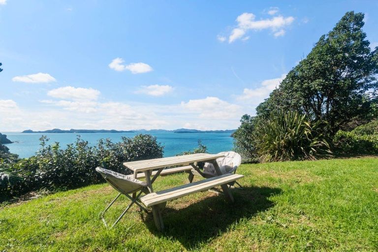 Photo of property in 4 Queens View Road, Russell, 0202