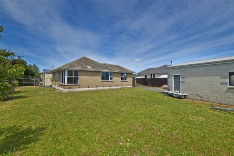 Photo of property in 25 Lambeth Crescent, Northcote, Christchurch, 8052