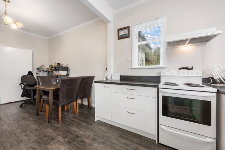 Photo of property in 4 Kopara Grove, Stokes Valley, Lower Hutt, 5019