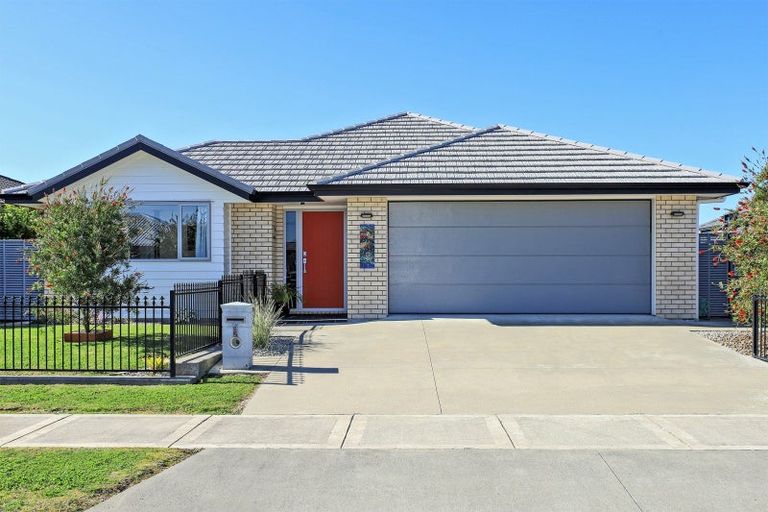Photo of property in 8 Manganui Place, Te Awa, Napier, 4110