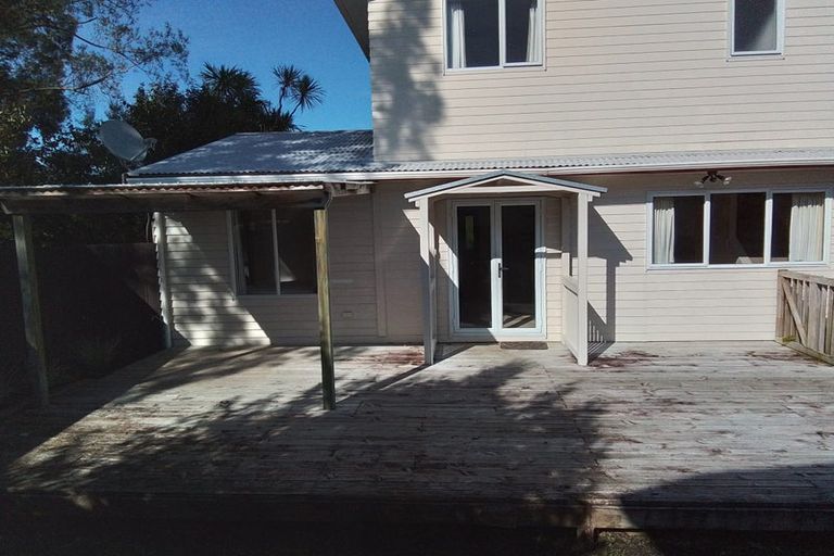 Photo of property in 2/129 Edmonton Road, Te Atatu South, Auckland, 0610