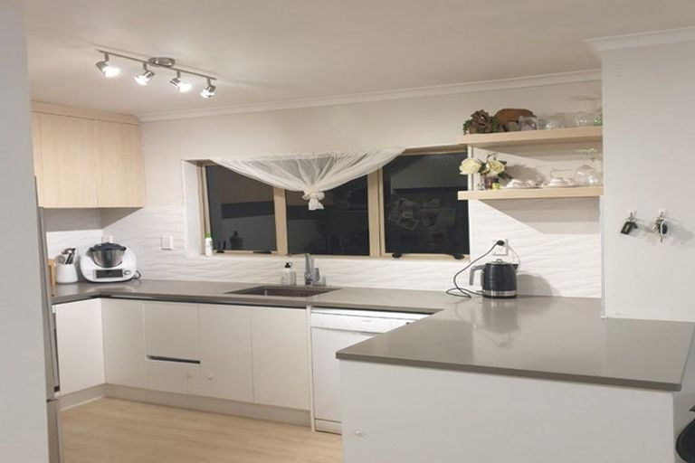 Photo of property in 5a Basra Drive, Henderson, Auckland, 0612