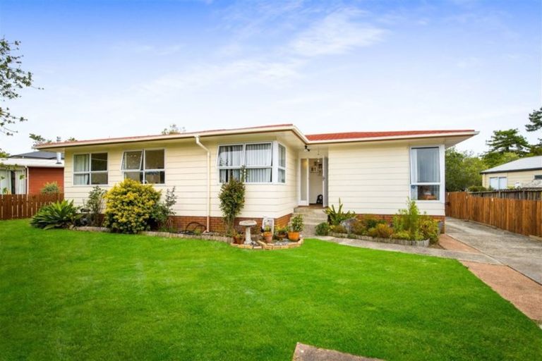 Photo of property in 71 Chilcott Road, Henderson, Auckland, 0612