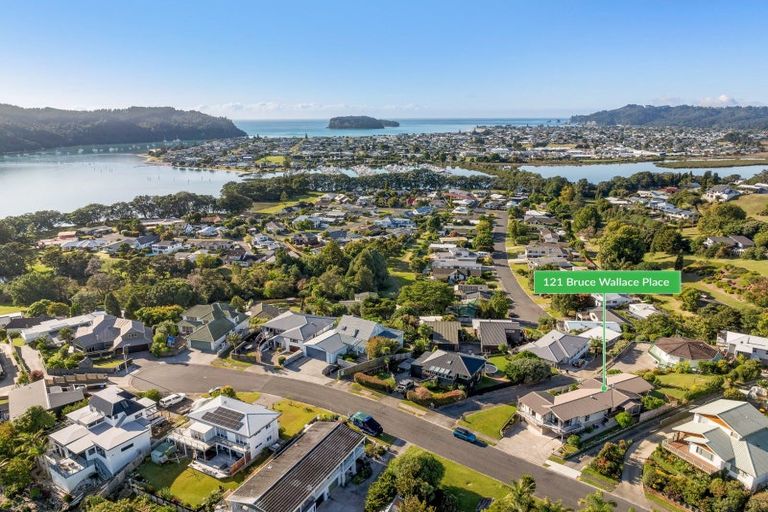 Photo of property in 121 Bruce Wallace Place, Whangamata, 3620