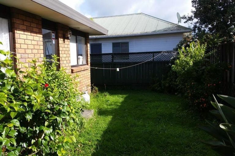 Photo of property in 2/409 West Coast Road, Glen Eden, Auckland, 0602