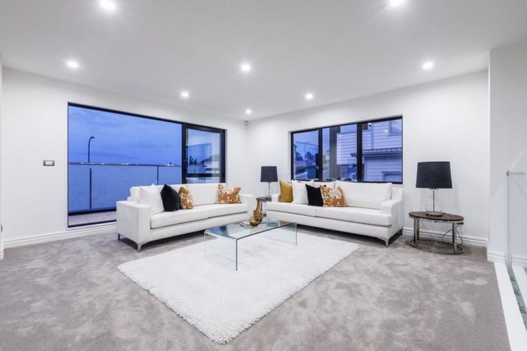 Photo of property in 42 Fernhill Way, Oteha, Auckland, 0632