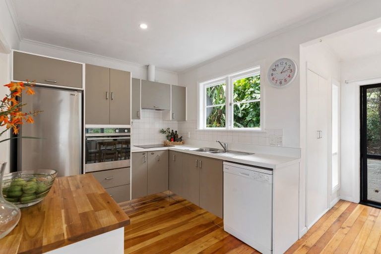 Photo of property in 7 Houghton Bay Road, Houghton Bay, Wellington, 6023