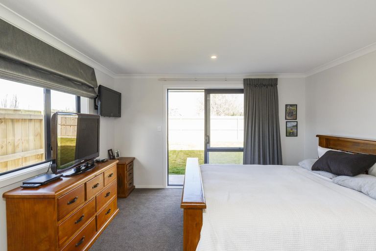 Photo of property in 22 Freedom Drive, Kelvin Grove, Palmerston North, 4414