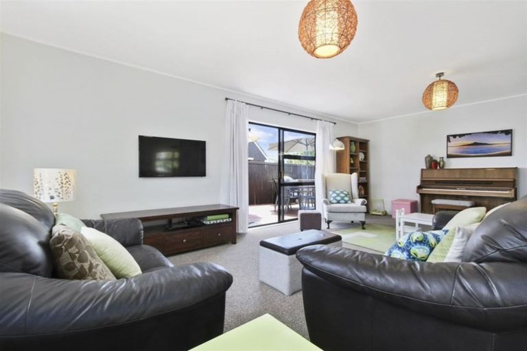 Photo of property in 1/26 Petrel Place, Massey, Auckland, 0614