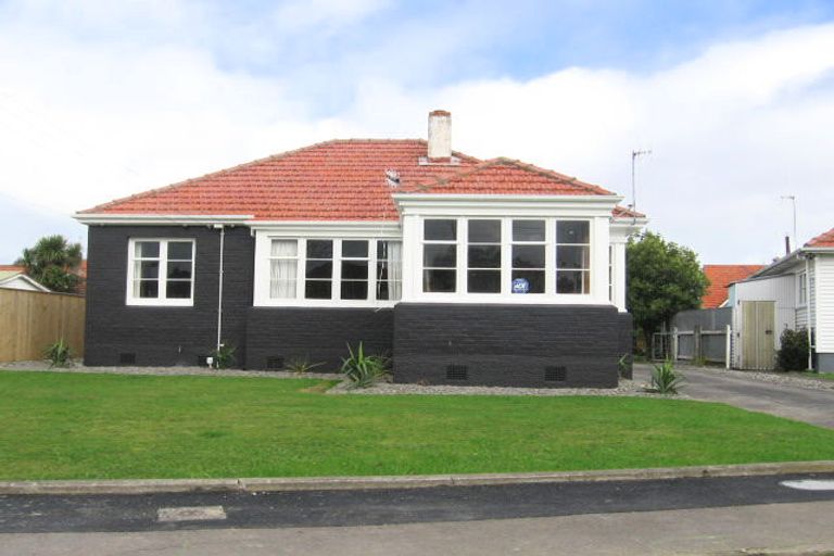 Photo of property in 32 Rangiora Avenue, Roslyn, Palmerston North, 4414