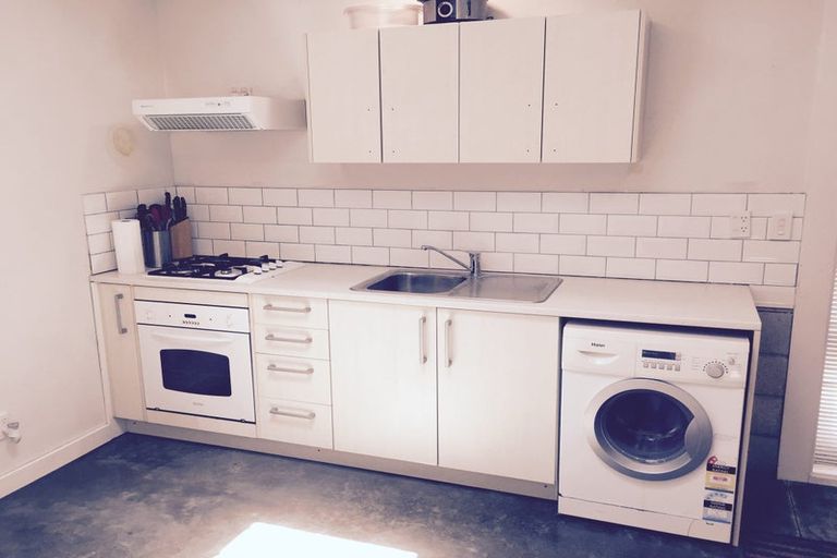 Photo of property in 5 Don Croot Street, Morningside, Auckland, 1021