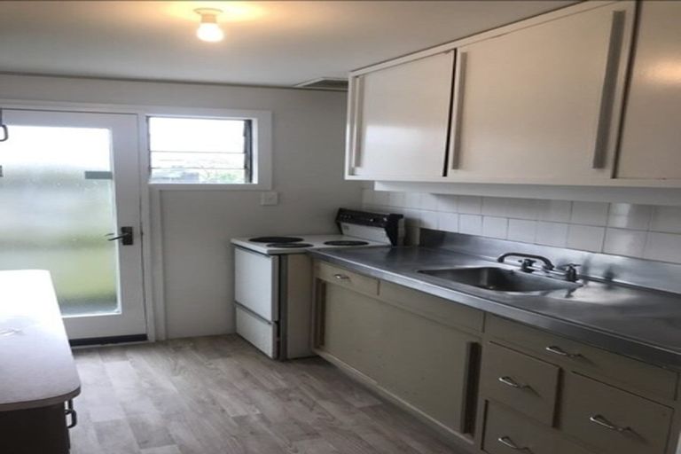 Photo of property in 1/12 Mcfaddens Road, St Albans, Christchurch, 8052