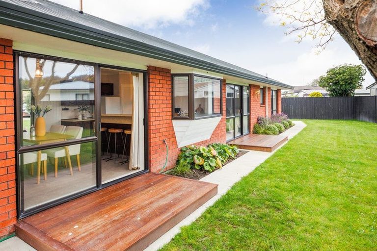 Photo of property in 22 Colonial Place, Kelvin Grove, Palmerston North, 4414