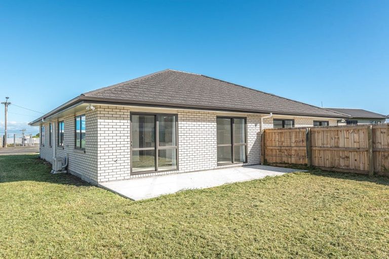 Photo of property in 6 Cross Street, Castlecliff, Whanganui, 4501