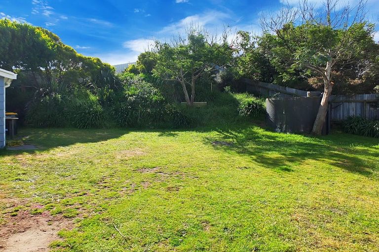 Photo of property in 11 Fabrin Street, Foxton Beach, Foxton, 4815