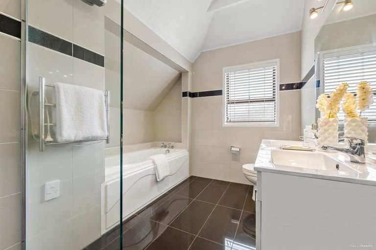 Photo of property in 4 Citation Way, Botany Downs, Auckland, 2010