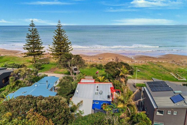 Photo of property in 11 Makorori Beach Road, Makorori, Gisborne, 4073