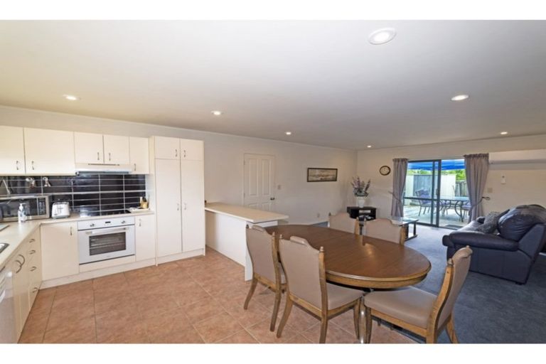 Photo of property in 13 Neta Grove, Henderson, Auckland, 0612