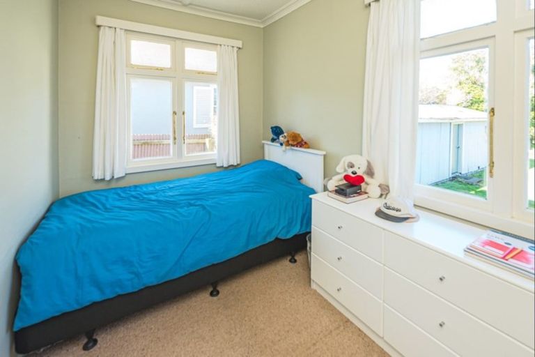 Photo of property in 19 Tarata Street, Saint Johns Hill, Whanganui, 4501