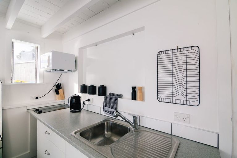 Photo of property in 18 Trevor Terrace, Paremata, Porirua, 5024