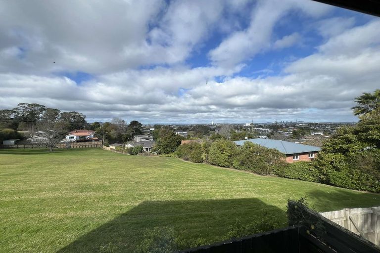 Photo of property in 8e Grenada Avenue, Forrest Hill, Auckland, 0620