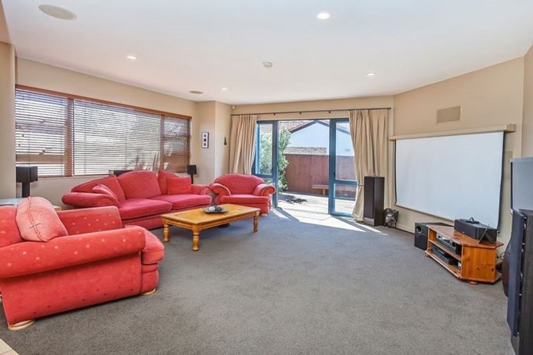 Photo of property in 9 Fearnley Grove, Albany, Auckland, 0632