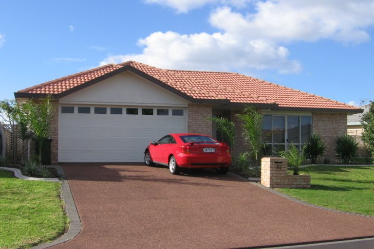 Photo of property in 34 Connemara Court, West Harbour, Auckland, 0618