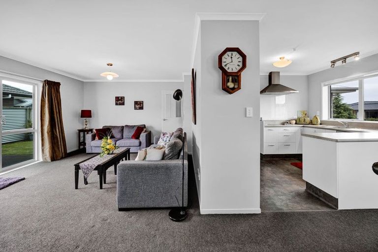 Photo of property in 8 Montague Grove, Stratford, 4332