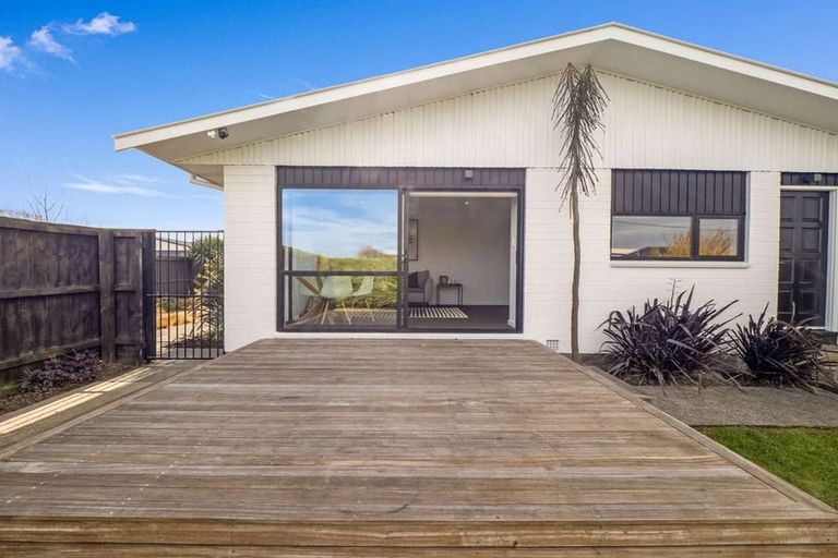 Photo of property in 1/42 Northcote Road, Northcote, Christchurch, 8052