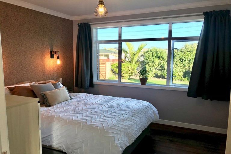 Photo of property in 5 Fitzroy Road, Fitzroy, New Plymouth, 4312