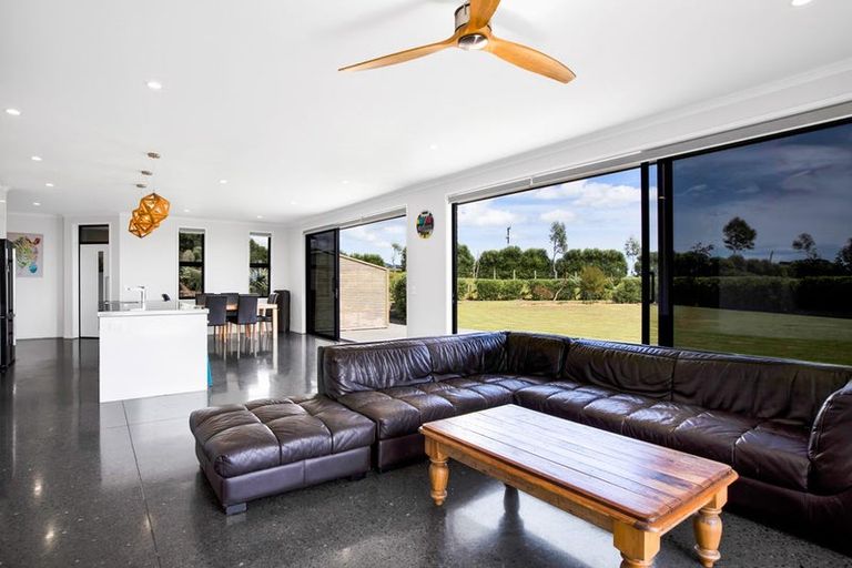 Photo of property in 135 Sealy Road, Omata, New Plymouth, 4374