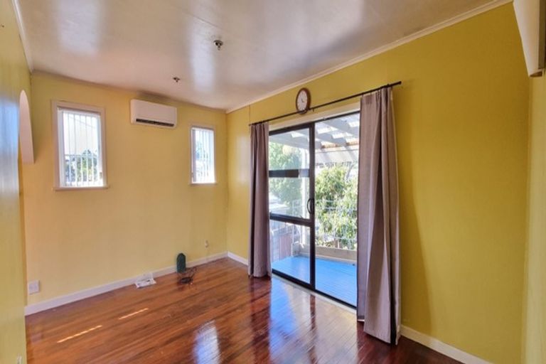 Photo of property in 36 Sheridan Drive, New Lynn, Auckland, 0600