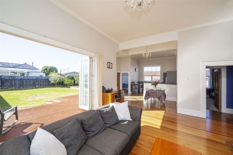 Photo of property in 24 Victoria Street, Hawera, 4610