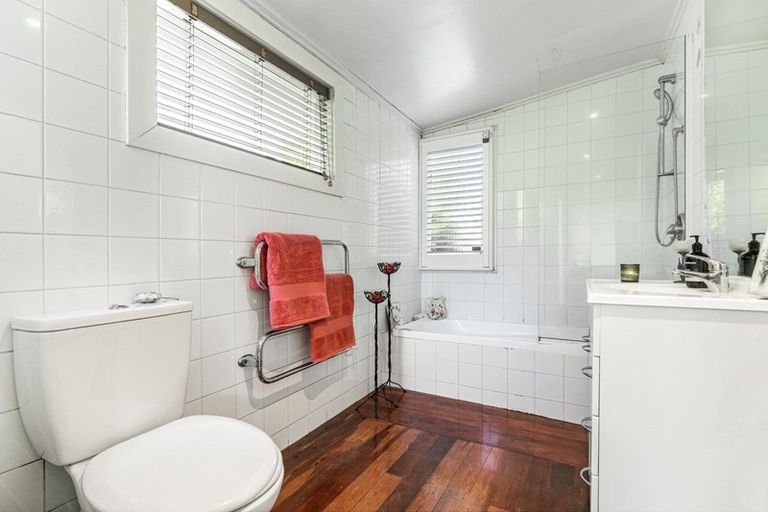 Photo of property in 1/10 Marsh Avenue, Forrest Hill, Auckland, 0620